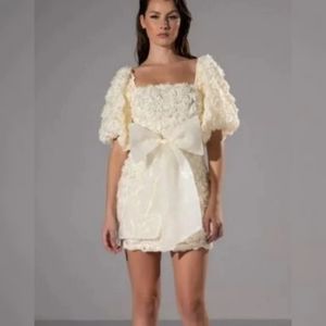 Akira in bloom dreas